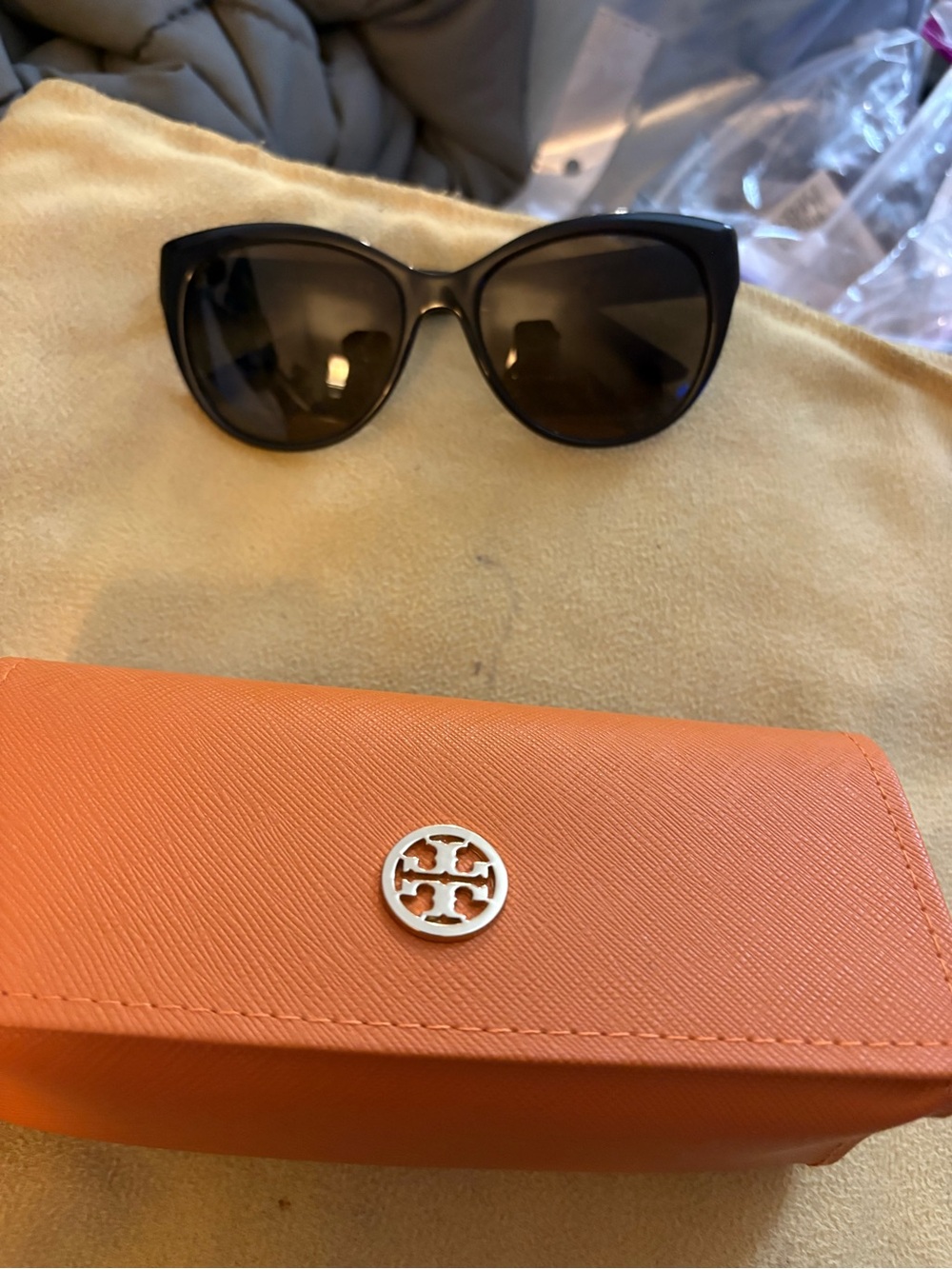 Tory Burch Black Cat-Eye Sunglasses with Brown Gradient Lenses